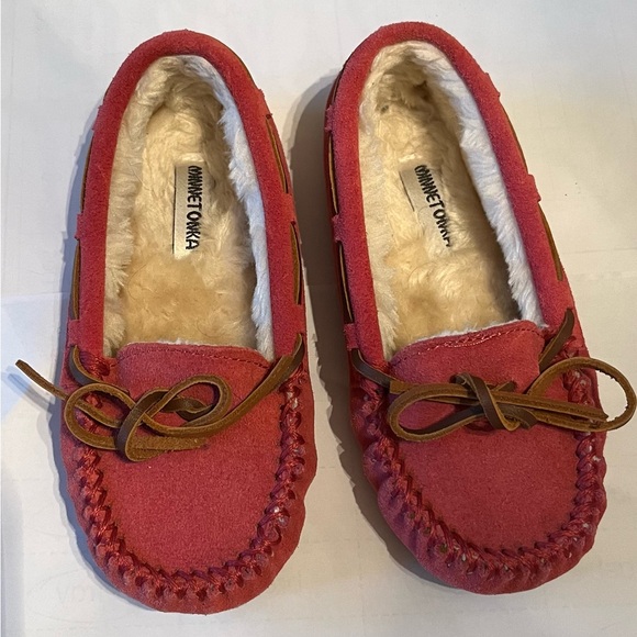 Kids Pink Minnetonka Moccasins. Size 12 - Picture 1 of 6